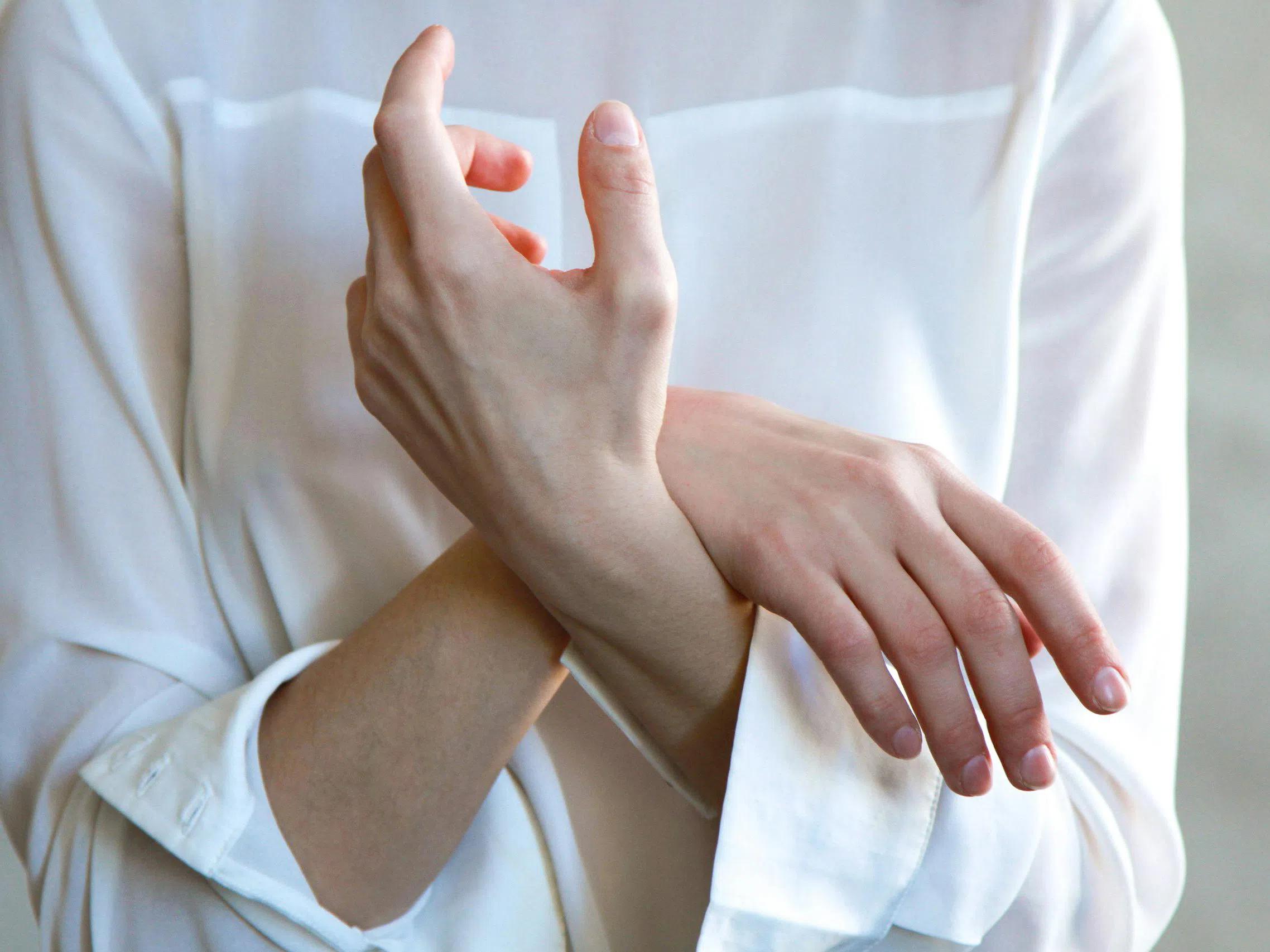 Кои са дефицитите на витамини и минерали, които могат да се видят по кожата на ръцете?
